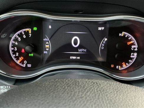 Used 2016 Jeep Grand Cherokee Limited w/ Luxury Group II image 8