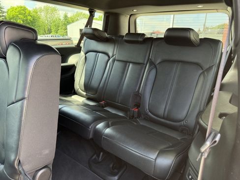 Used 2024 Jeep Wagoneer L Series II w/ Flexible Seating Group AWD/4WD image 15