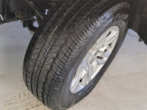 Used 2020 GMC Canyon SLE w/ SLE Convenience Package image 23