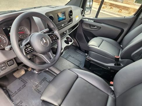 Used 2024 Mercedes-Benz Sprinter 2500 image 7