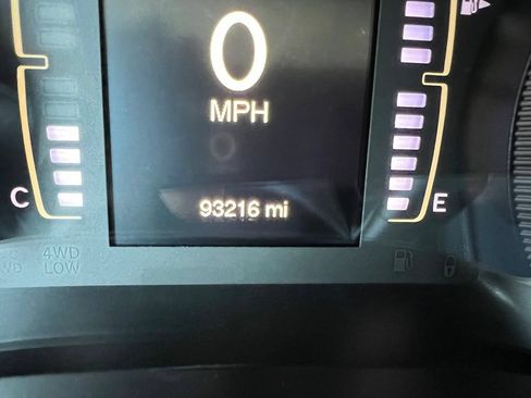 Used 2015 Jeep Cherokee Latitude w/ Cold Weather Group AWD/4WD image 29