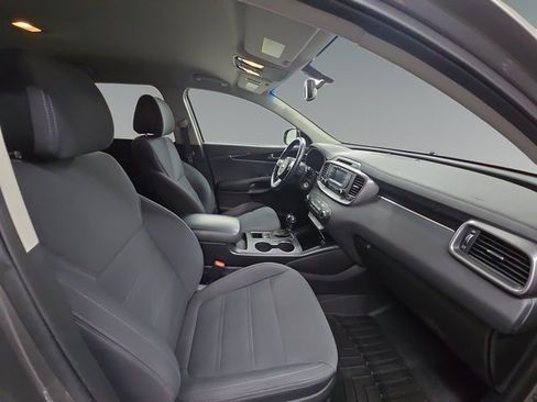 Used 2016 Kia Sorento LX w/ LX Convenience Package image 19