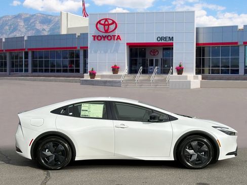 New 2026 Toyota Prius Plug-In Hybrid image 3