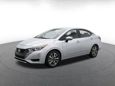 Used 2025 Nissan Versa SV FWD image 3