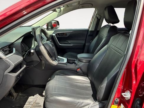 Used 2019 Toyota RAV4 LE AWD/4WD image 10