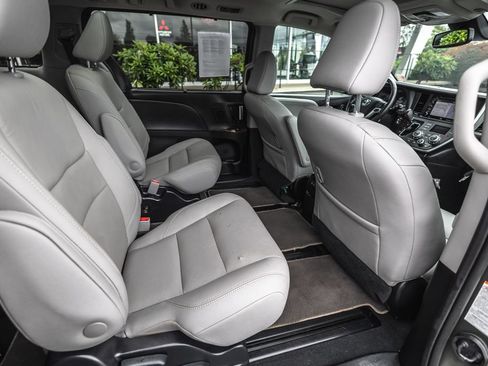 Used 2020 Toyota Sienna Limited AWD/4WD image 30