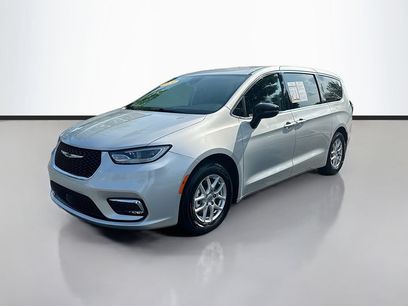 Used 2024 Chrysler Pacifica Touring-L