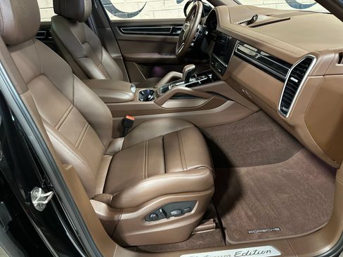Used 2023 Porsche Cayenne Platinum Edition AWD/4WD image 4