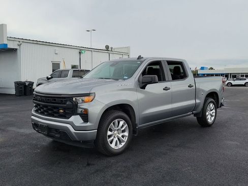 Used 2025 Chevrolet Silverado 1500 Custom image 2