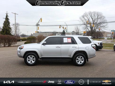 Used 2021 Toyota 4Runner SR5 Premium image 3
