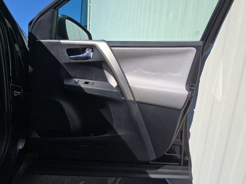 Used 2014 Toyota RAV4 XLE AWD/4WD image 21