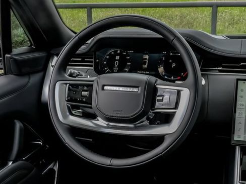 New 2026 Land Rover Range Rover Long Wheelbase SE AWD/4WD image 18
