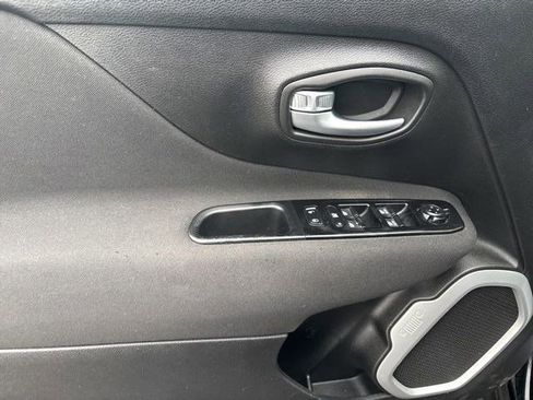 Used 2021 Jeep Renegade Latitude image 13