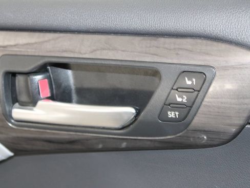 Used 2023 Toyota Highlander Limited FWD image 21