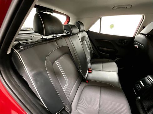 Used 2024 Hyundai Venue Limited image 17