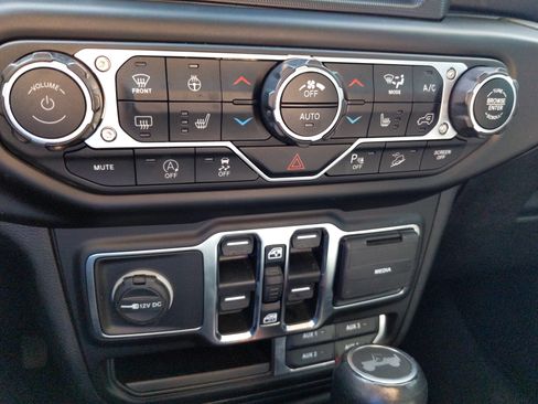 Used 2021 Jeep Wrangler Unlimited Sahara image 27