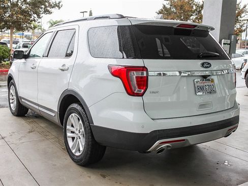 Used 2017 Ford Explorer XLT image 7