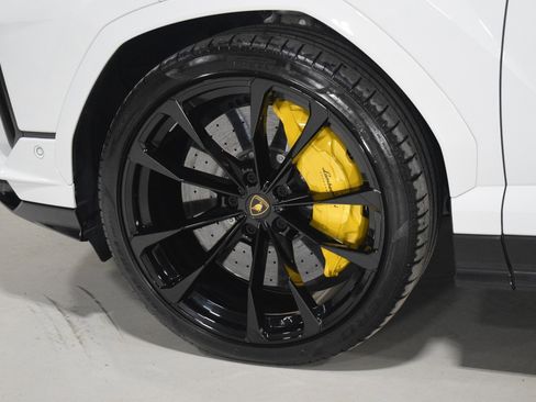 Used 2024 Lamborghini Urus S image 6