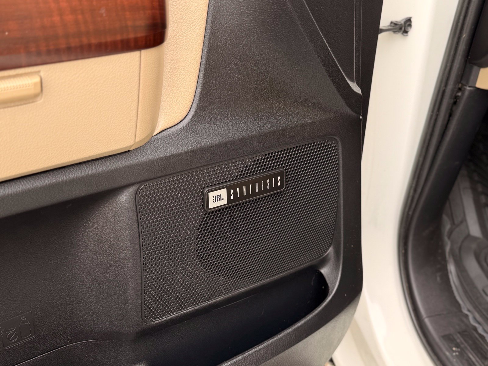 Used 2015 Toyota Sequoia Platinum RWD image 18
