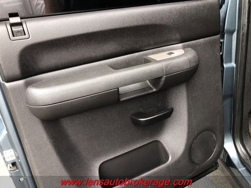 Used 2010 Chevrolet Silverado 2500 LT w/ Interior Plus Package AWD/4WD image 16