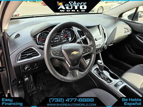 Used 2017 Chevrolet Cruze LT w/ Convenience Package FWD image 10