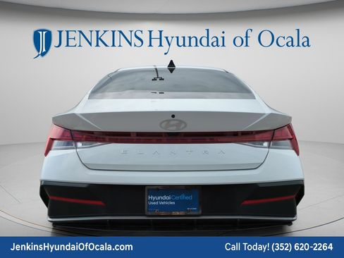 Certified 2025 Hyundai Elantra SEL FWD image 4