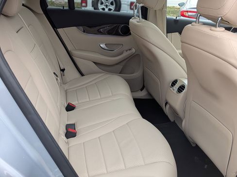 Used 2022 Mercedes-Benz GLC 300 4MATIC image 36