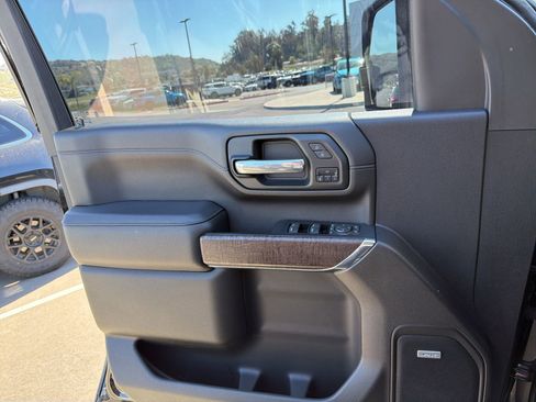 Used 2023 GMC Sierra 2500 Denali image 4