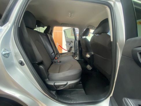 Used 2024 Toyota Highlander LE image 12