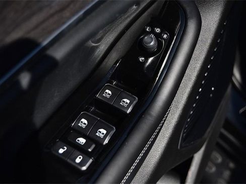 Used 2021 Jeep Grand Cherokee L Overland w/ Luxury Tech Group IV image 8