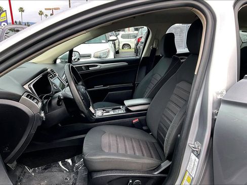 Used 2020 Ford Fusion SE image 14