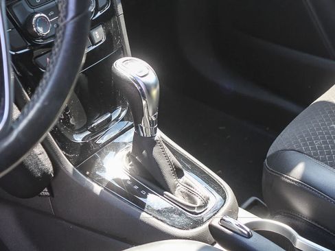 Used 2020 Buick Encore Preferred FWD image 24