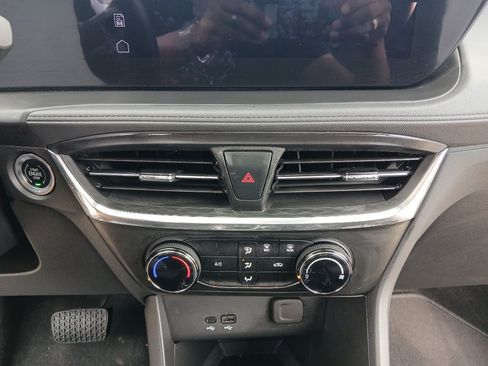 Used 2025 Buick Encore GX Preferred AWD/4WD image 14