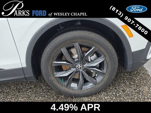 Used 2024 Volkswagen Tiguan SE w/ Panoramic Sunroof Package FWD image 33