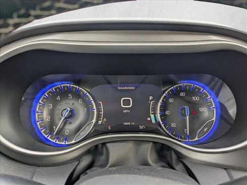 Used 2024 Chrysler Pacifica Touring-L image 10