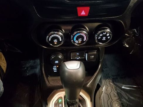 Used 2016 Jeep Renegade Latitude AWD/4WD image 20