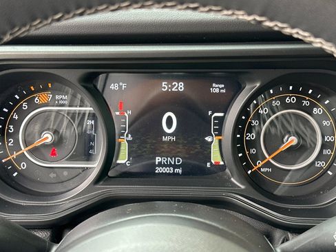 Used 2025 Jeep Wrangler Unlimited Rubicon image 24