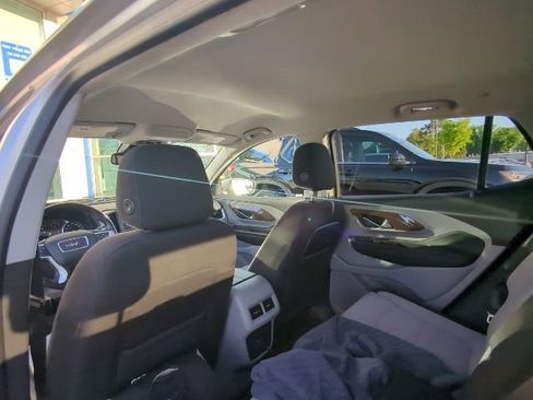 Used 2020 GMC Terrain SLE w/ Driver Convenience Package FWD image 12