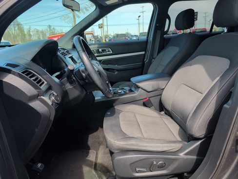 Used 2017 Ford Explorer XLT image 8