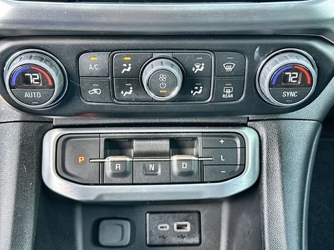 Certified 2023 GMC Acadia SLE w/ Driver Convenience Package image 16