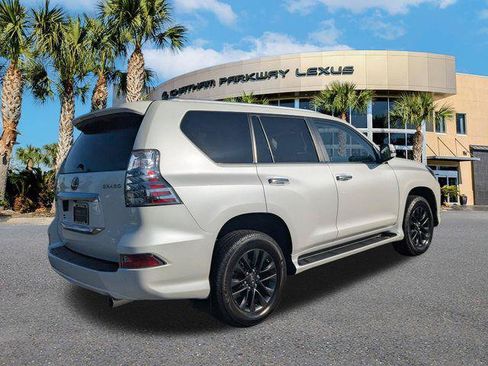 Certified 2022 Lexus GX 460 Premium w/ Premium Package AWD/4WD image 4