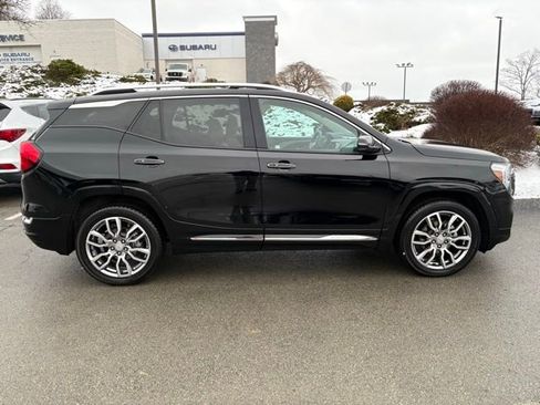 Used 2022 GMC Terrain Denali w/ Denali Premium Package image 6