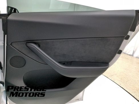 Used 2021 Tesla Model Y Long Range AWD/4WD image 33