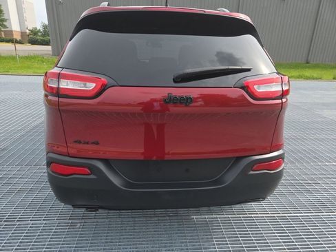 Used 2017 Jeep Cherokee Sport w/ Cold Weather Group AWD/4WD image 4