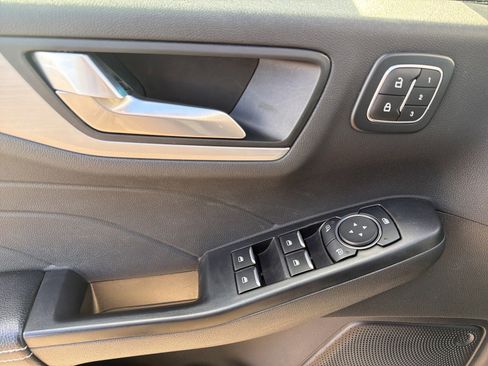 Used 2024 Ford Escape Platinum image 19