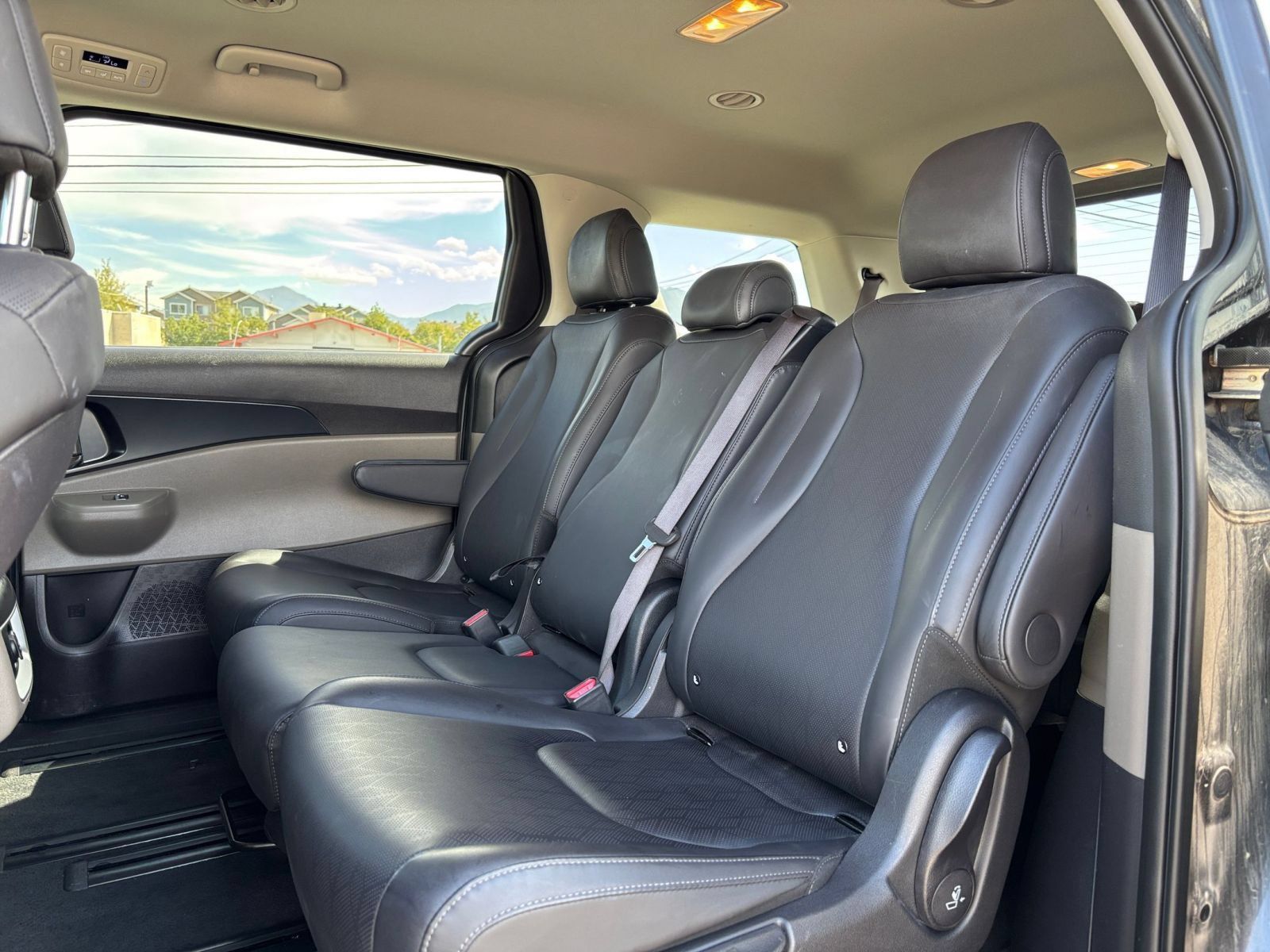 Used 2026 Kia Carnival FWD image 27