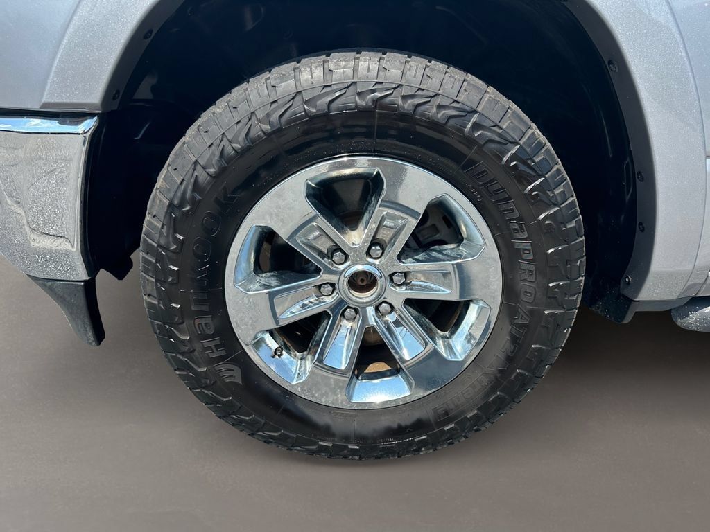 Used 2019 RAM 1500 Laramie AWD/4WD image 10