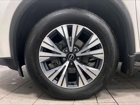 Certified 2023 Nissan Rogue SV w/ SV Premium Package image 7