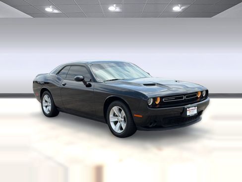 Used 2023 Dodge Challenger SXT RWD image 7