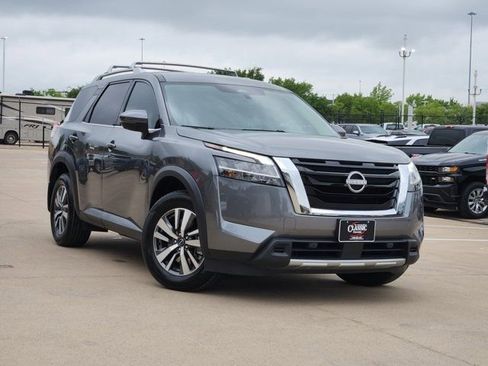 Used 2024 Nissan Pathfinder SL w/ Cargo Package image 2